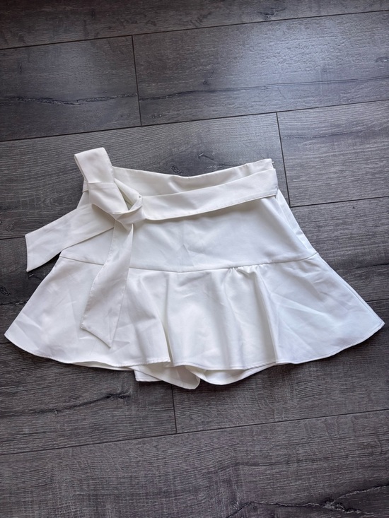 Zara Dresses & Skirts - Zara Cream Tie-Waist Ruffle Skort